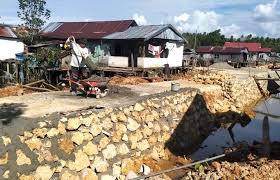 Disinyalir DAK Tahap II Kegiatan Pelaksanaan Peremajaan Kawasan Kumuh Desa Batu Merah Dialifungsi Oleh Pemkot