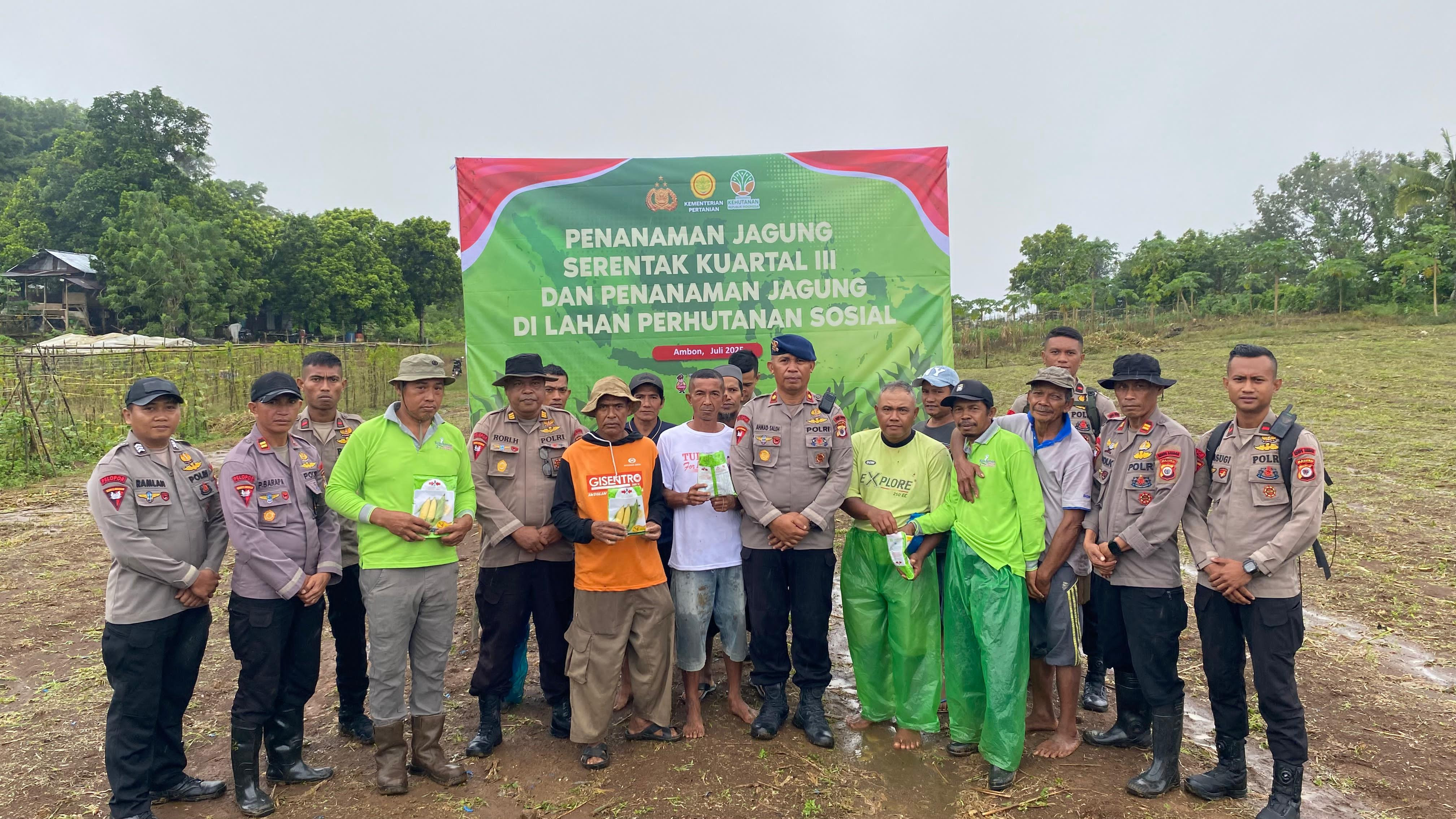 Dukung Program Ketahanan Pangan Satuan Brimob Polda Maluku Tanam Jagung