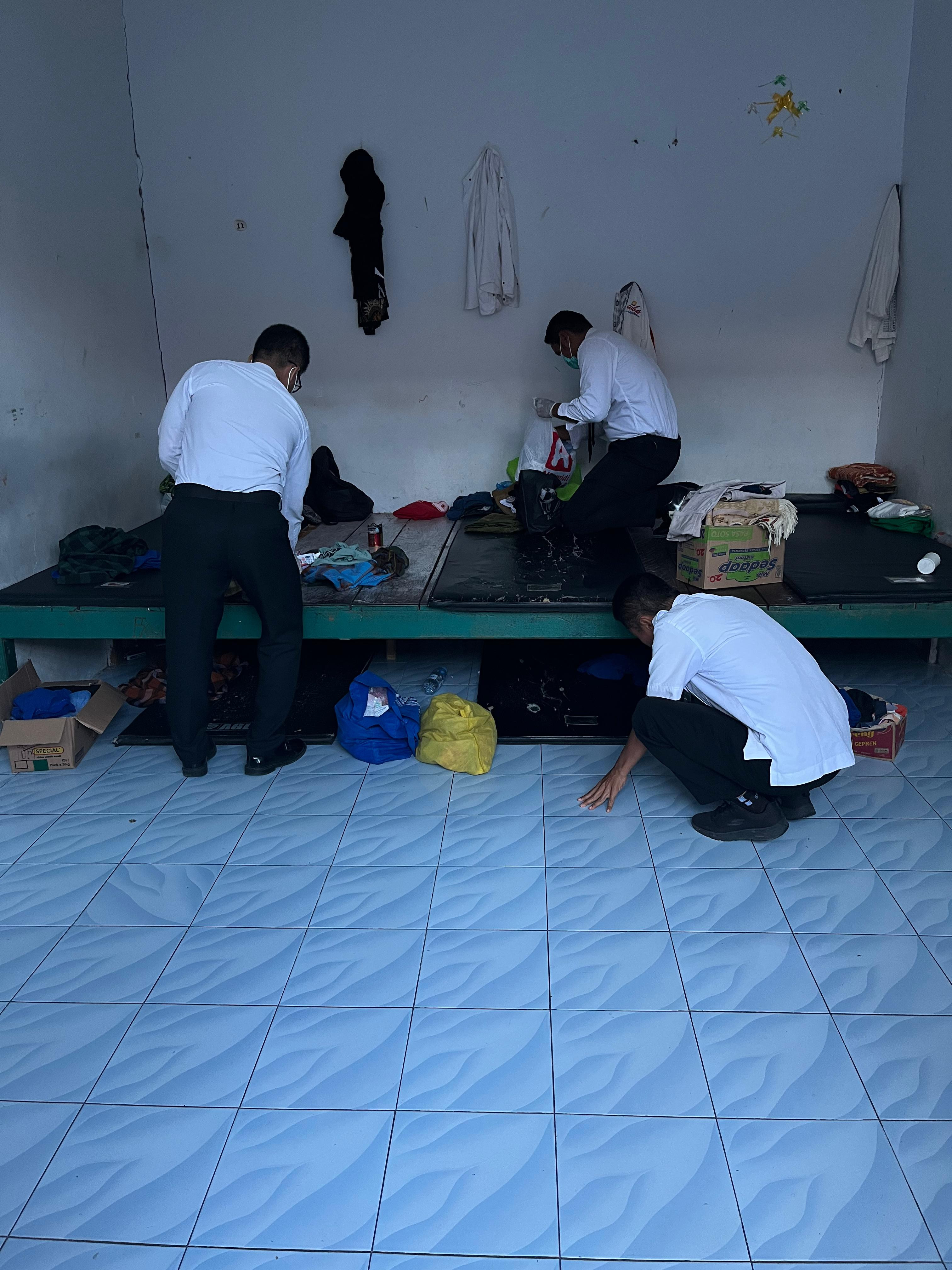 Lembaga Pemasyarakatan Kelas III Namlea Intensifkan Razia Ramadan, 5 Silet dan Korek Api Disita