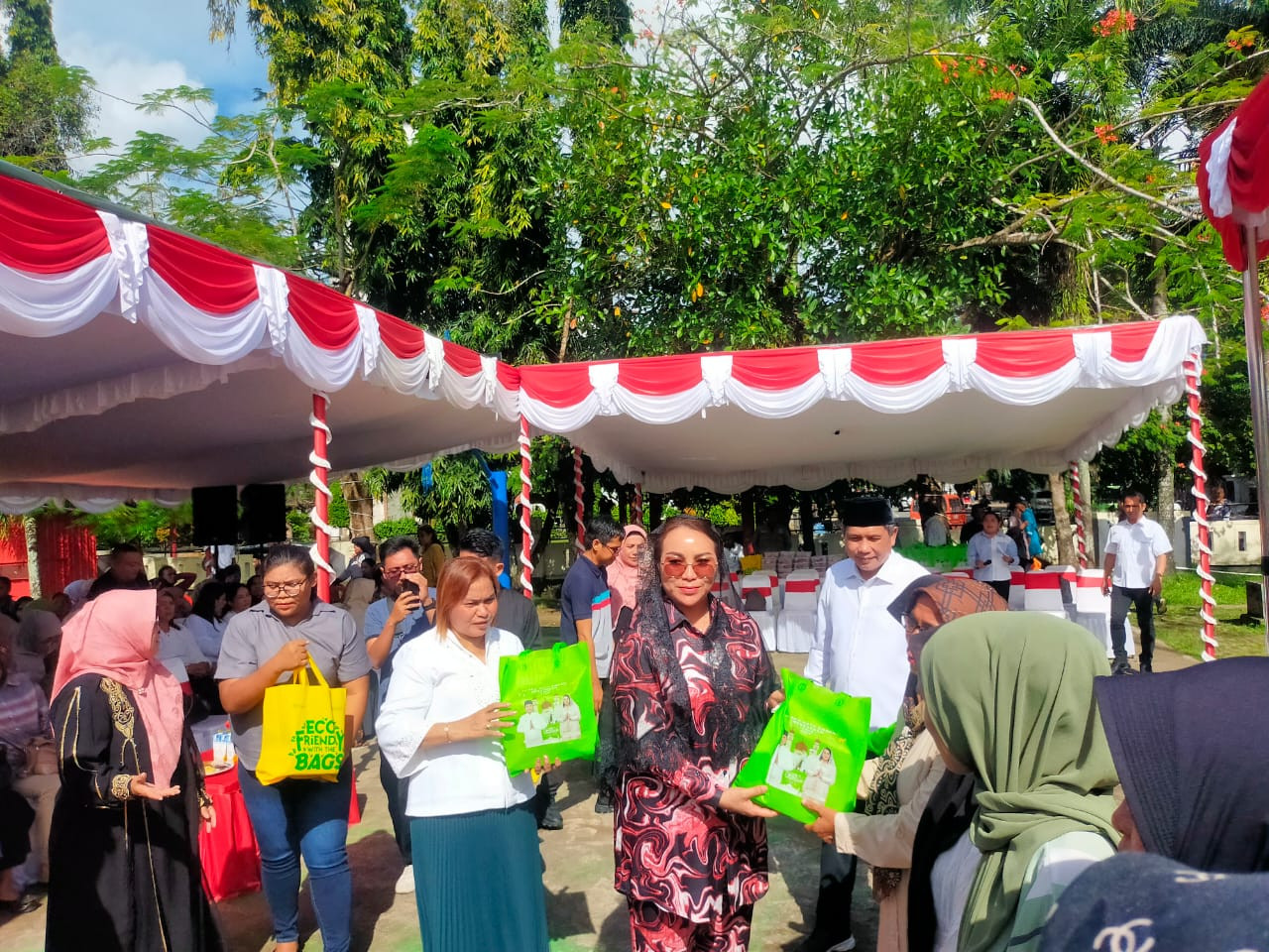 Pemkot Ambon Berbagi 200 Kg Daging Kurban Kepada Warga Kota Ambon