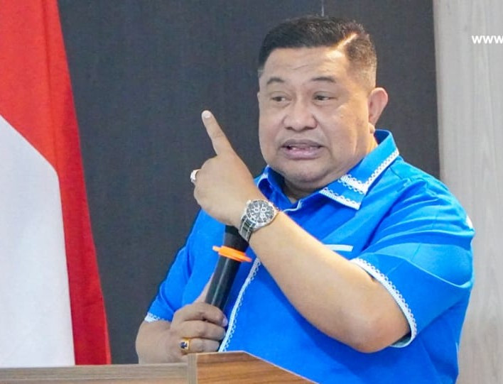 Hadiri Pelantikan Ketua RT/RW, Sekkot Ririmasse Ingatkan Hal ini