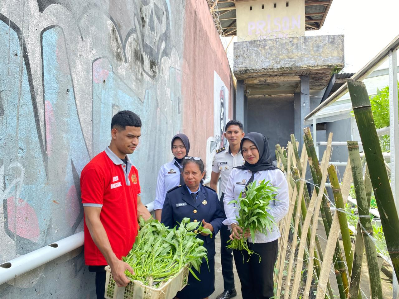 Dari Tangan Warga Binaan, Tumbuh Harapan di Kebun Lapas Wahai