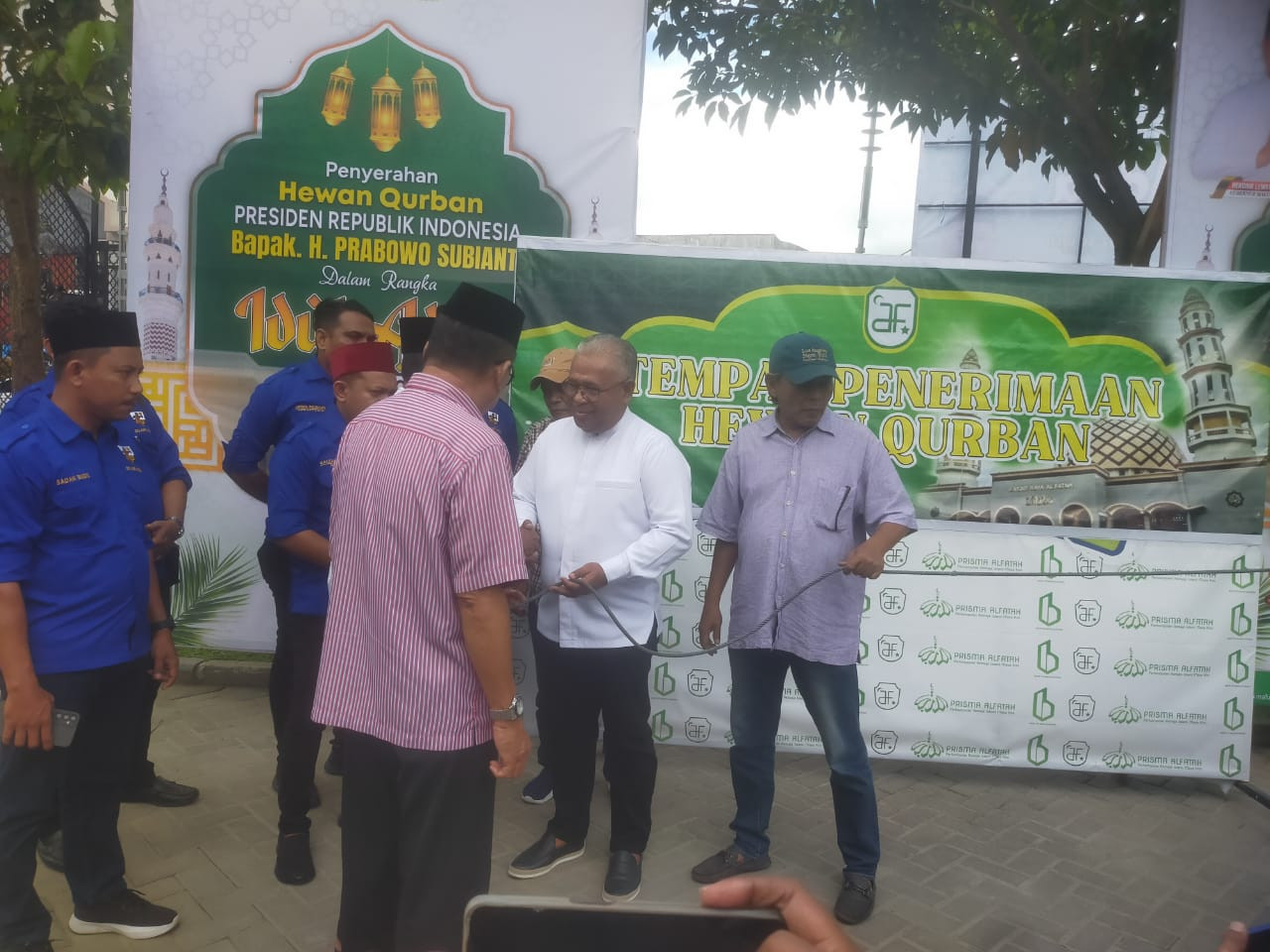 DI Hari Idul Adha Tetelepta Sumbang Sapi Kurban Ke Masjid Alfatah