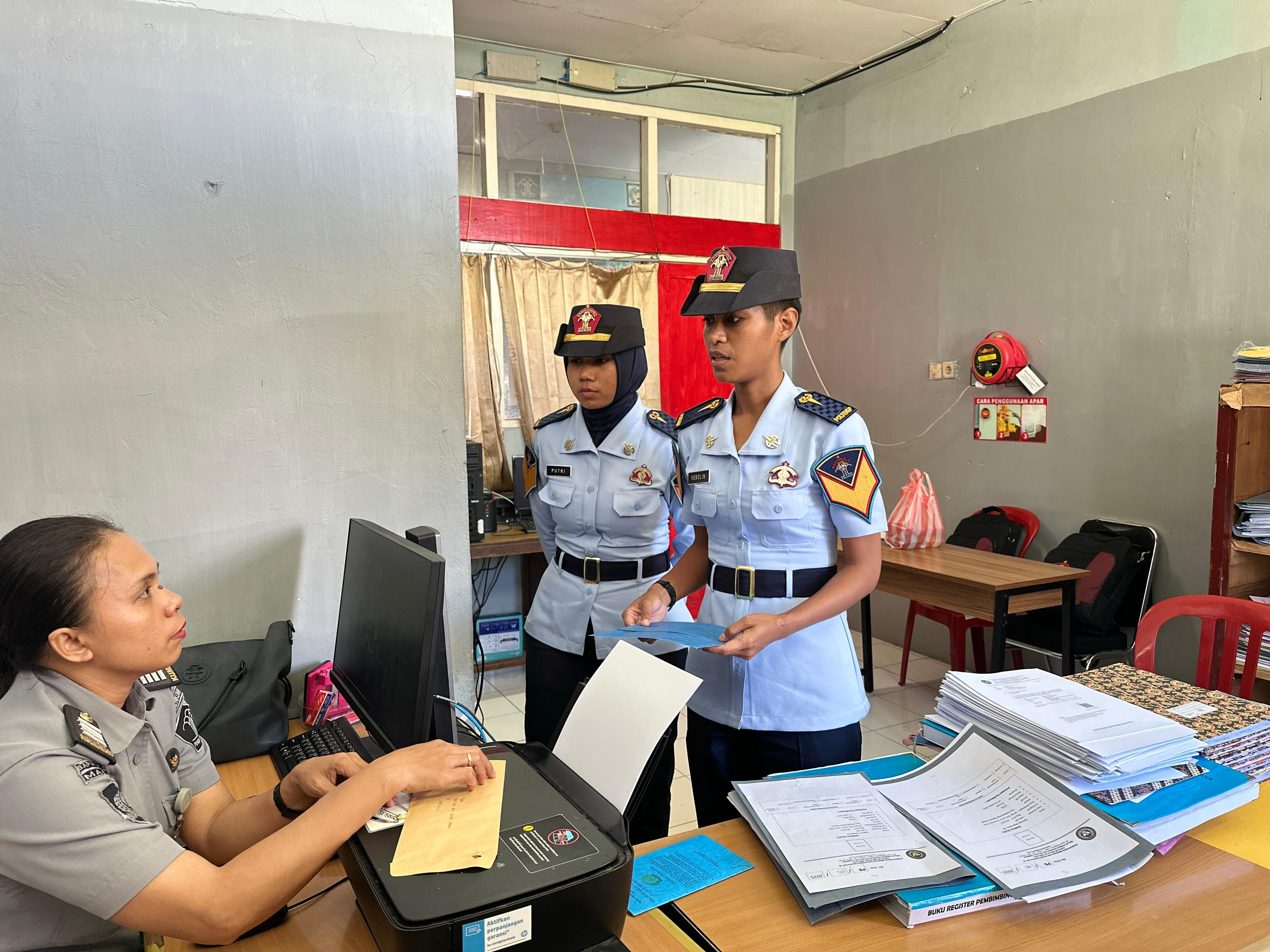 BAPAS Kelas II Ambon Terima Dua Taruni Poltekip Dalam Proses PKL