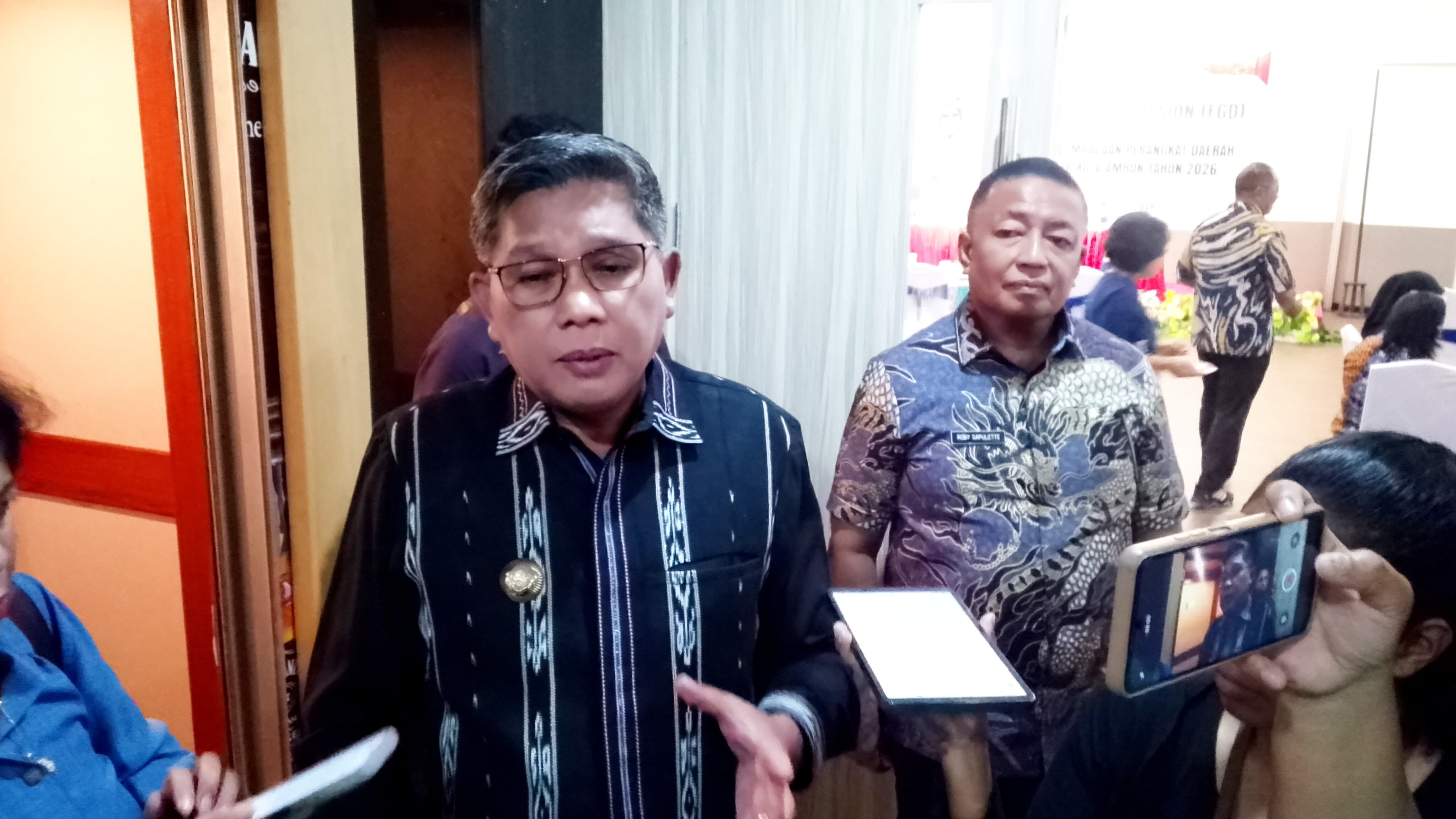 Asap Kebakaran Kepung Ambon, Wattimena Imbau Warga Disiplin Pakai Masker