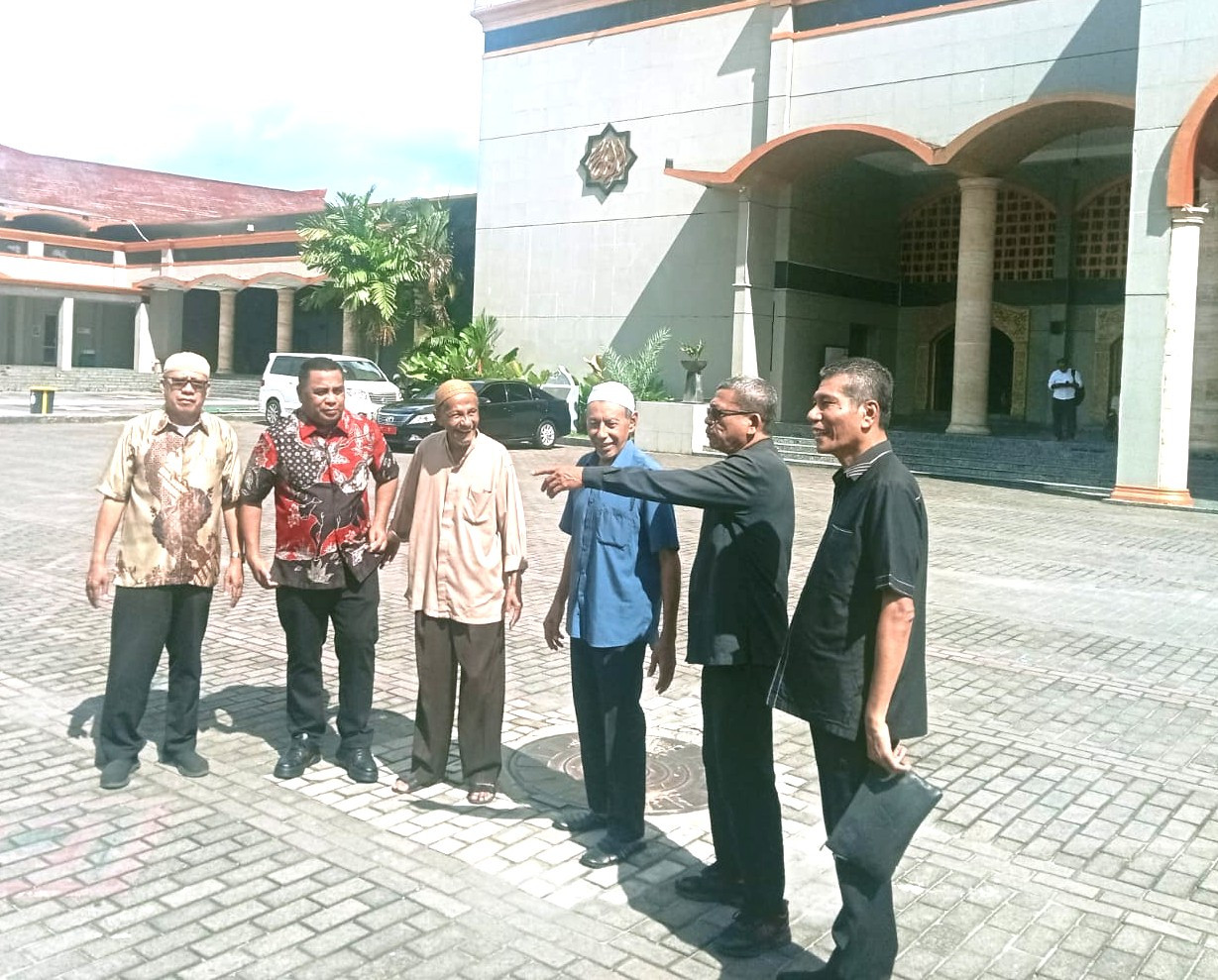 Sinode GPM Serahkan Hewan Kurban Ke Masjid Al-Fatha