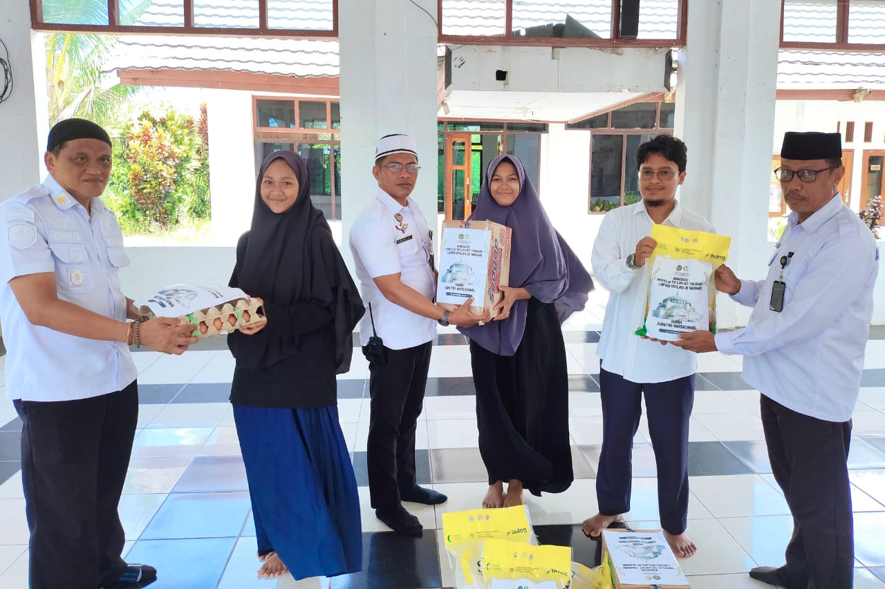 Rayakan Hari Santri Nasional, Lapas Wahai Gelar Baksos Ke ponpes Hidayatullah Annajah