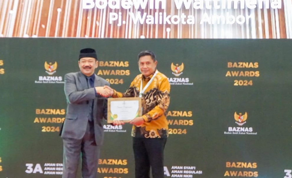 Dukung Program Baznas, Wattimena Terima Penghargaan