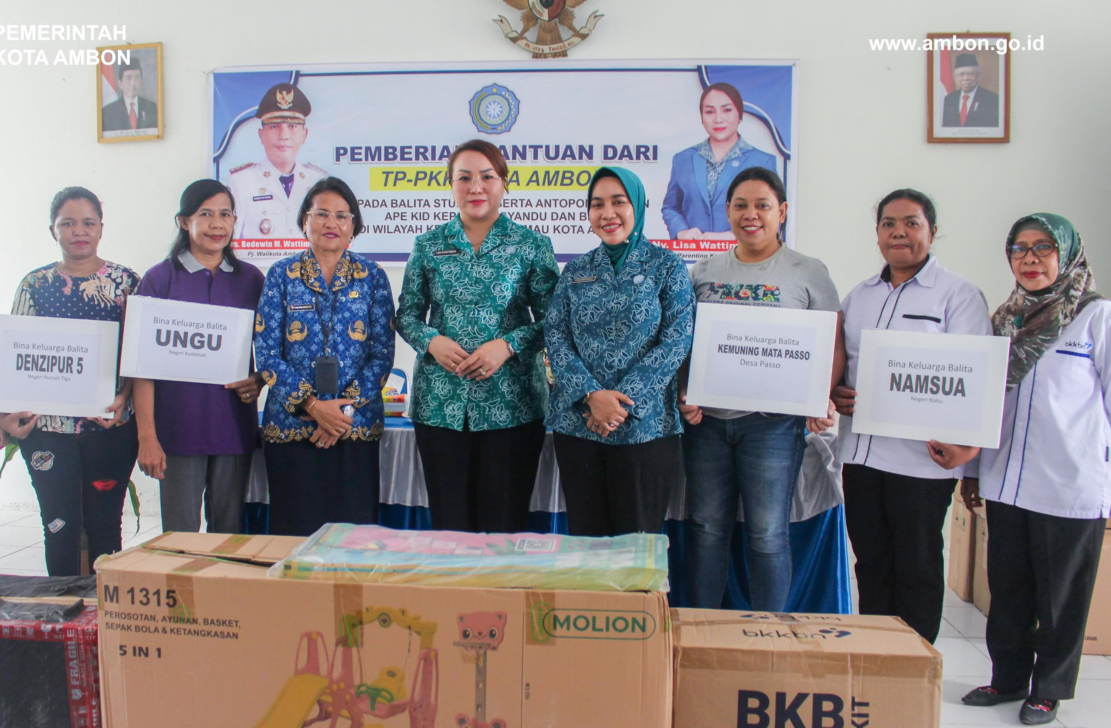 Pemkot & TP – PKK Serahkan Bantuan Bagi Posyandu dan Kader BKB