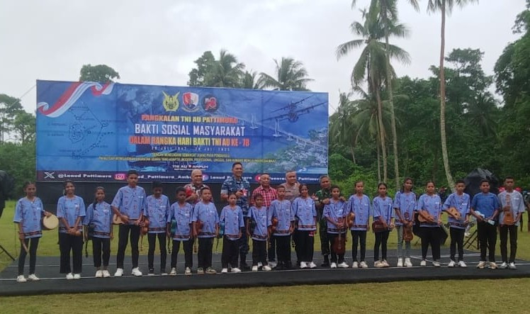 Sambut Hari Bakti Sosial  TNI AU Ke-78, 200 Sembako Di Berikan Kepada Warga Negeri Nusaniwe