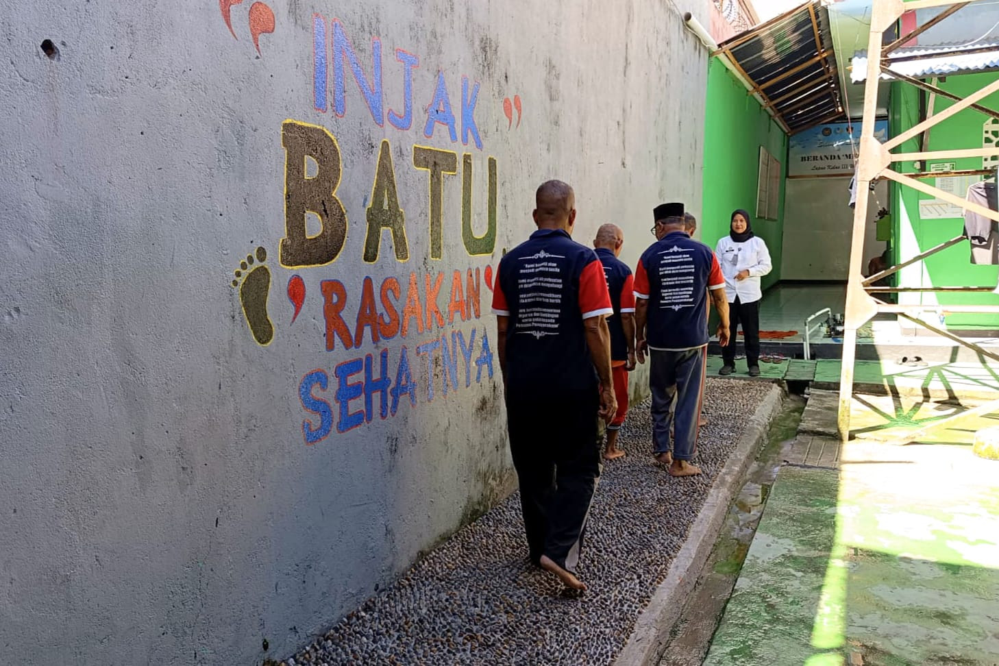 Lapas Wahai Hadirkan Jalur Pijat Refleksi, Warga Binaan Lansia Merasa Lebih Bugar