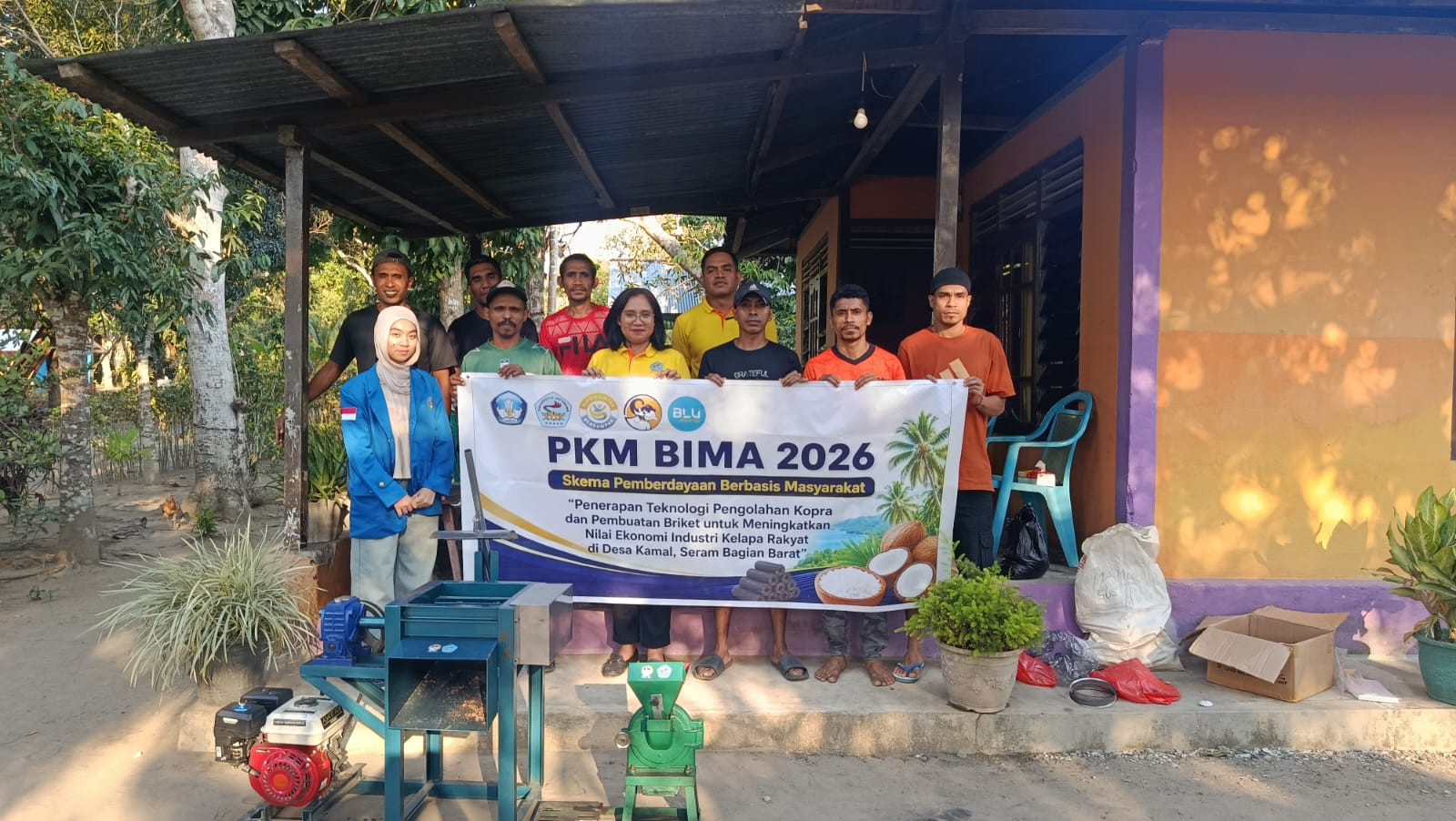 Melalui Penerapan Teknologi Pengolahan Kopra dan Pembuatan Briket, Tim PKM BIMA Unpatti Lakukan Program Pemberdayaan Kemitraan Masyarakat
