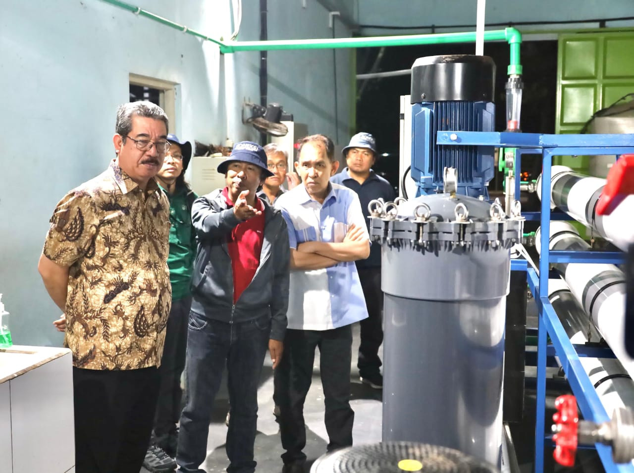 Lewerissa Tinjau Unit Desalinasi UNDIP Untuk Posokan Air Tawar Di Daerah Terpencil