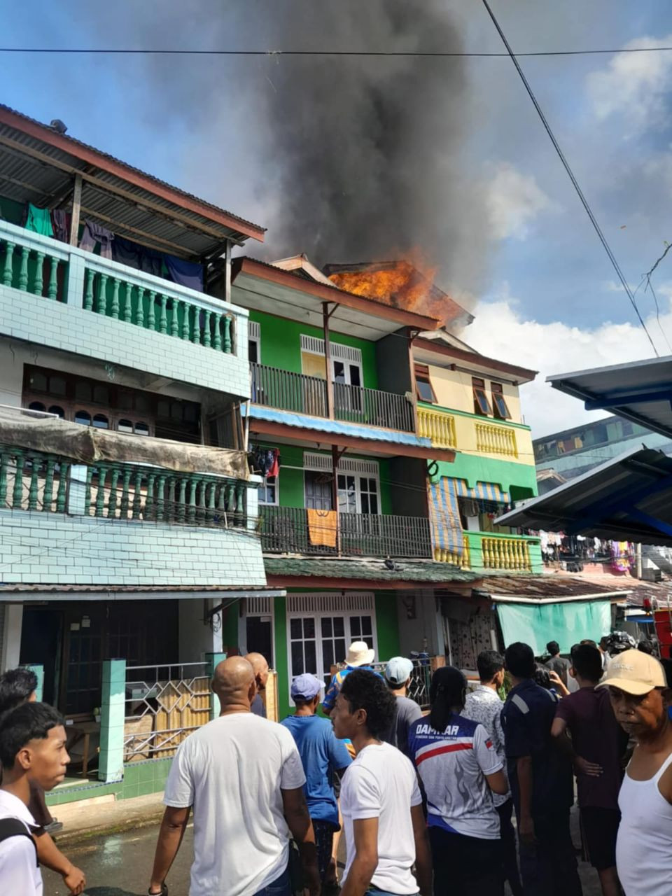 Si Jago Merah Bereaksi Di Kawasan Waihaong