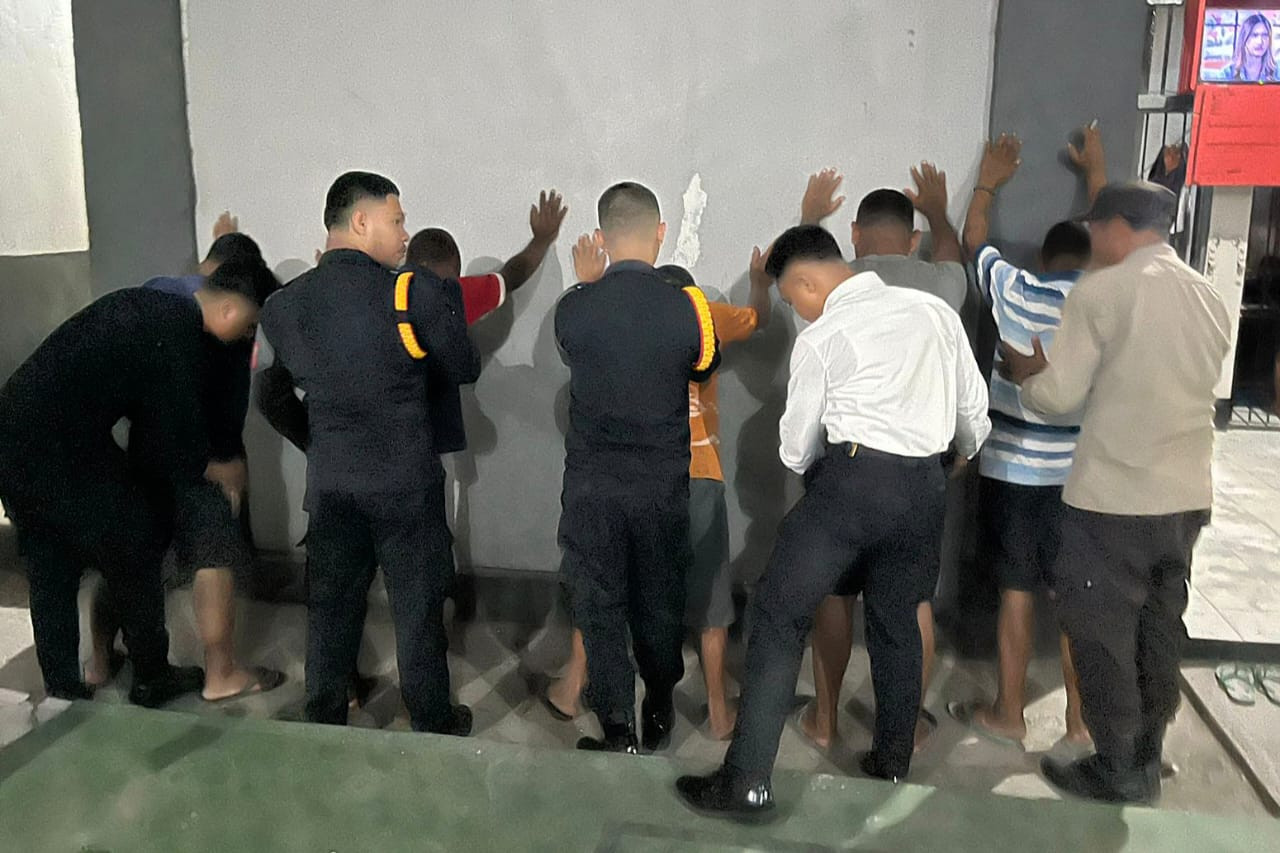 Antisipasi Penyebaran Barang Terlarang, Lapas Wahai Gandeng Polsek Gelar Razia