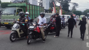 Pemkot Ambon Bagikan  5.000 Masker, Antisipasi Dampak Kabut Asap Kebakaran